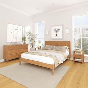 Conjunto Cama Queen com 2 Mesas de Cabeceira e Cômoda Oiti CabecasaMadeiraMadeira Marrom