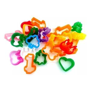 Forminha De Modelar De Plastico Com 15 Pecas Na Solapa