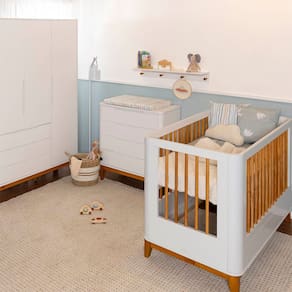Kit Quarto Infantil Boom com Pés Square - Berço Slim + Cômoda 4 Gavetas + Guarda-Roupa 3 Portas - Branco
