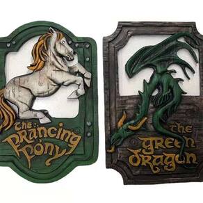 Conjunto de sinais decorativos XYQ Lord of The Rings Prancing Pony & Green Dragon