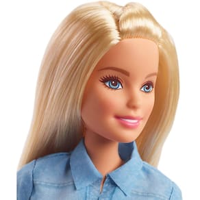 Boneca Barbie Dreamhouse Adventures GHR58 com camisa jeans