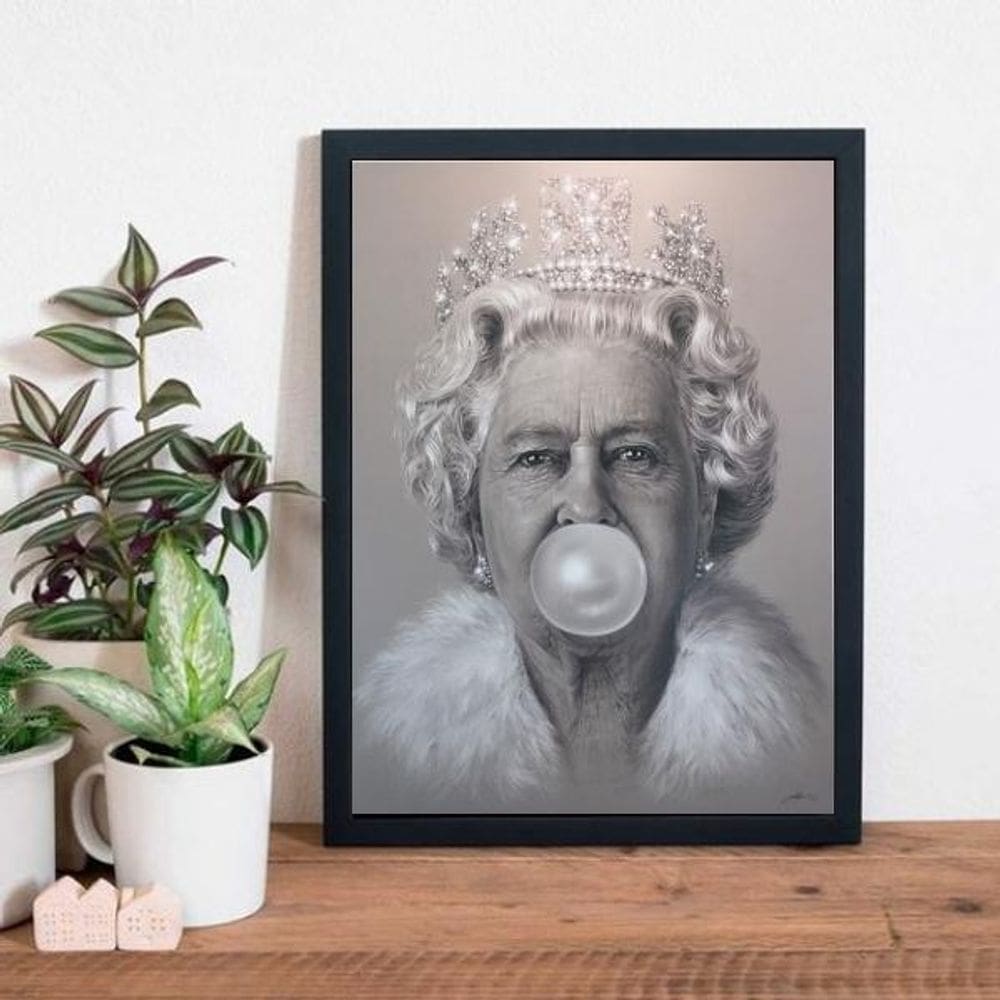 Quadro Rainha Elizabeth Bubble Gum 45X34Cm Moldura Preta