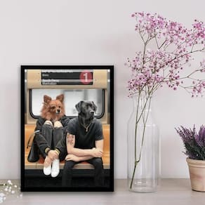 Quadro Montagem Cães Pessoas Metrô 45X34Cm - Com Vidro Preta