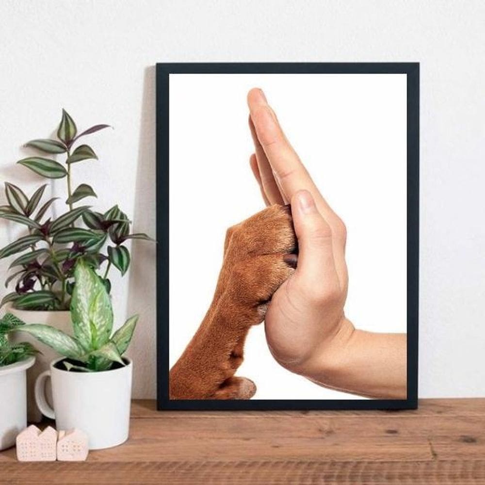 Quadro Fotografia Mão E Pata 45X34Cm Com Vidro Madeira Preta
