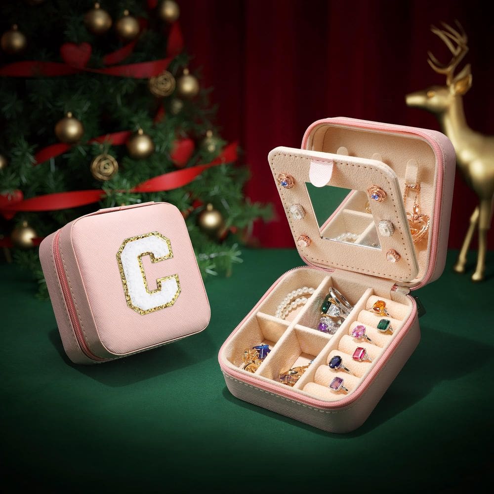 Caixa de joias de viagem Parima Preppy Letter C rosa para meninas