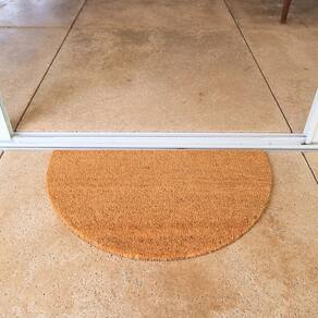 Capacho Meia Lua Fibra De Coco Base PVC 60x33cm - Komeco - Natural