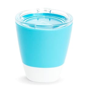 Copo infantil Munchkin Splash Open com tampa de treinamento de 200 ml azul