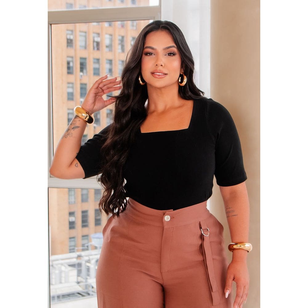 Blusa Plus Size Em Malha Soft Decote Quadrado
