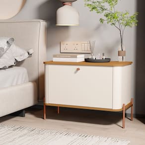Mesa de Cabeceira Curva Tucupí com Pés e Puxador em Metal Off White/Marrom/Bronze