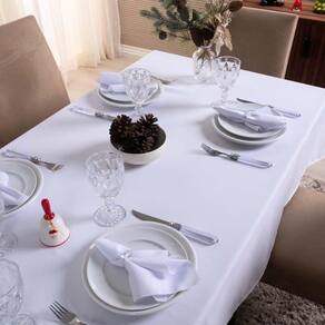 Toalha De Mesa Basic Lisa Oxford Decoração 1,45m X 1,40m Para 4 Lugares Branco 100% Poliéster