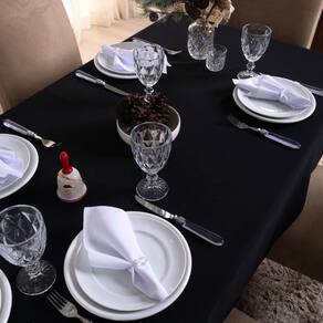 Toalha De Mesa Basic Lisa Oxford Decoração 2,00m X 1,40m Para 6 Lugares Preto 100% Poliéster