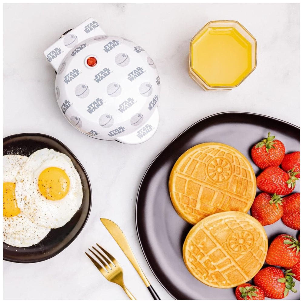 Mini Máquina de Waffles, Tema Star Wars Death Star com Revestimento Antiaderente, 110V 550W, Uncanny Brands, Branca