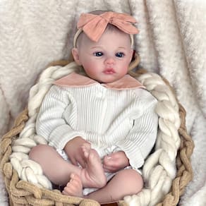 Boneca Reborn FOCKOF Realistic Boy 43 cm com acessório 3+