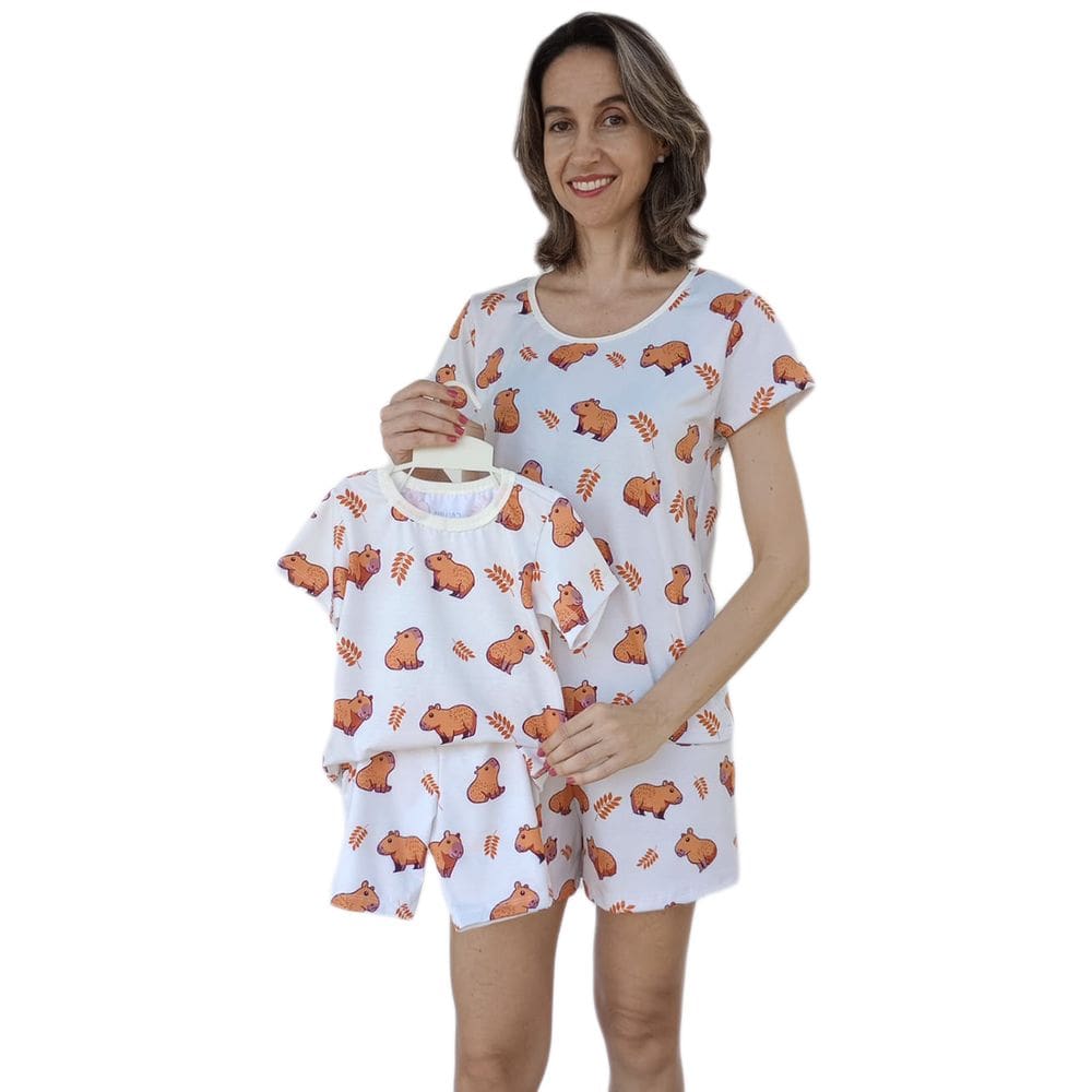 Pijama Adulto e Infantil Manga Curta Estampa Capivara