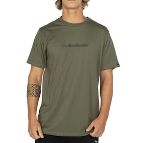 Camiseta Quiksilver Omni Font WT25 Masculina Verde Escuro