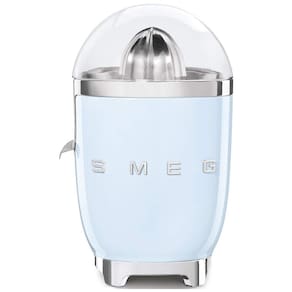 Espremedor de Frutas Cítricas SMEG 50s Retro com Bico Antivazamento, Acionamento Automático e Coletor Eficiente, Tritan Azul Pastel