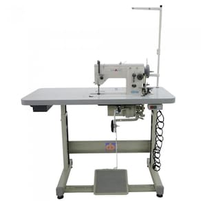 Máquina De Costura Reta E Zig Zag Yamata Bivolt Completa