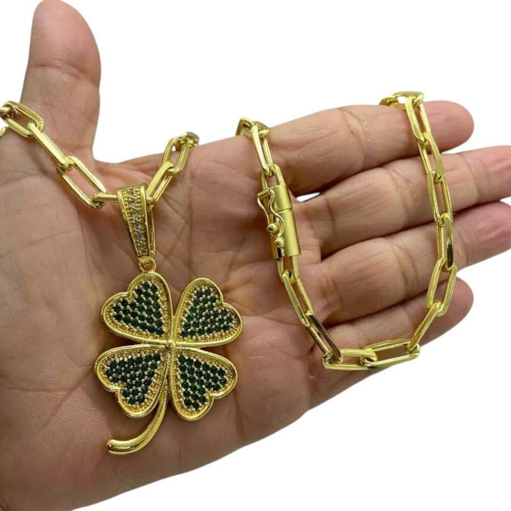 Cordão 7Mm Cadeado Alongado+ Pingente Trevo - Banhado A Ouro