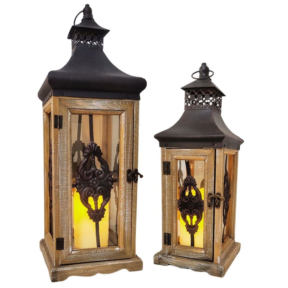 Jogo 2 Lanternas Decorativa Iluminada Madeira e Ferro Rústico Com Vela LED 55cm e 37cm