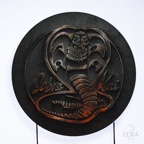 Painel Decorativo para Festa 1,80x1,80 metros Vesti Fácil com Elástico Cobra Kai - Fera Print