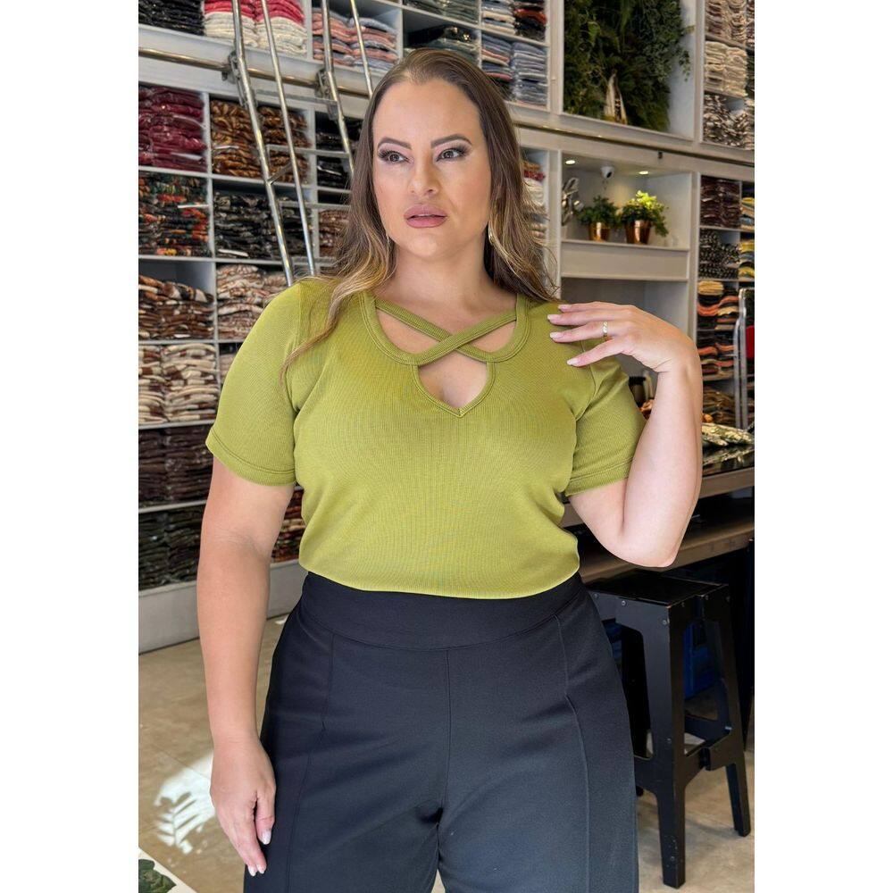 Blusa Plus Size Canelada com Decote X