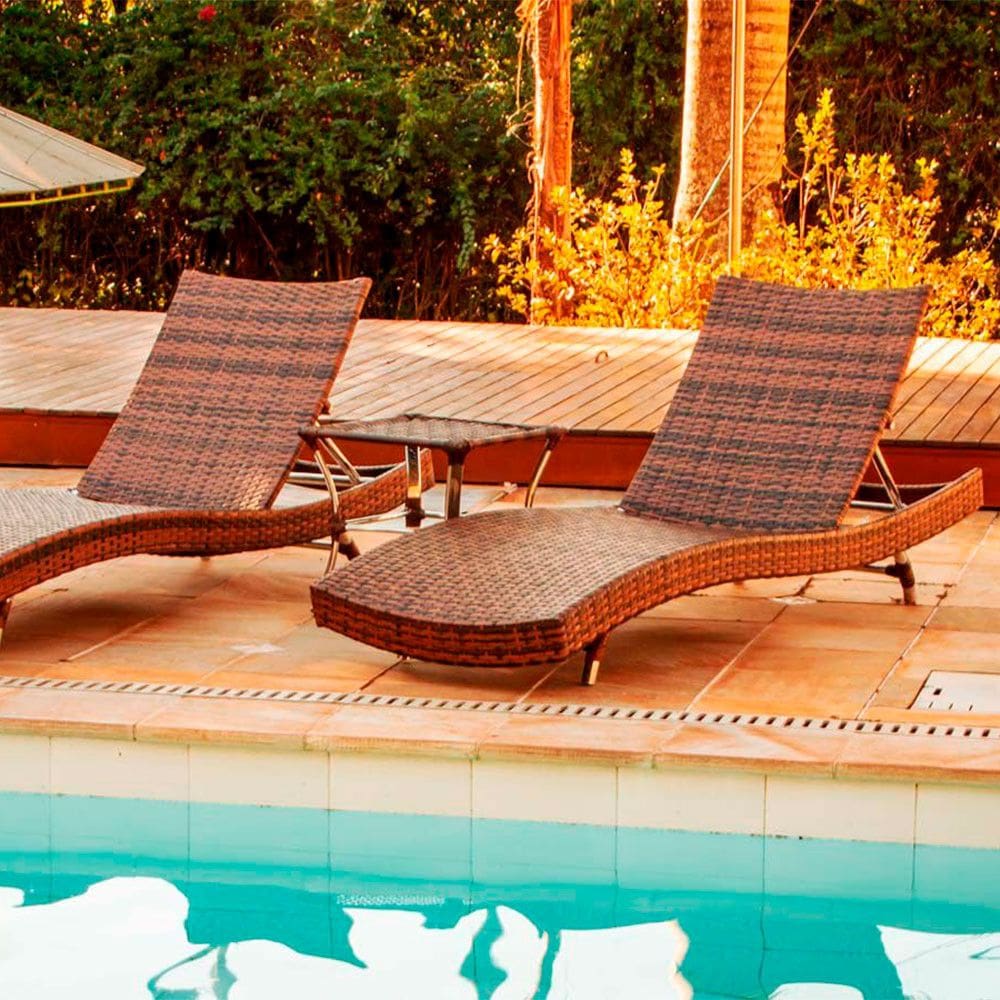 2 Espreguiçadeiras Bona e Mesa Garden em Alumínio Para Piscina, Jardim Trama