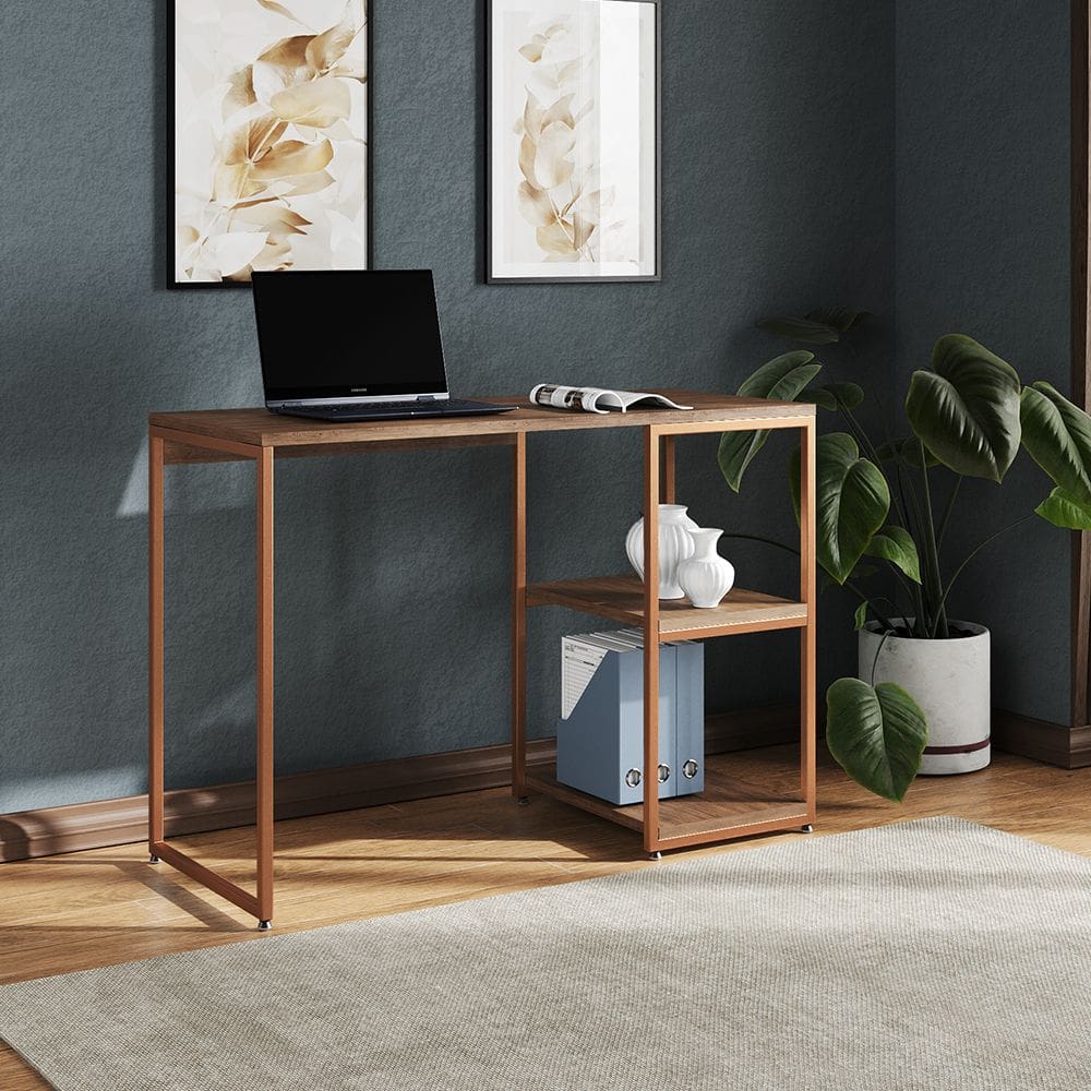 Mesa Escritório Berlim Industrial com Prateleira Ferro Cobre Tampo 110x46 Amêndoa