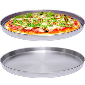 Forma para pizza de alumínio com 30cm de diâmetro e capacidade de 1,3 litros para uso doméstico e profissional