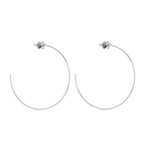 Brinco Prateado Grande De Argola Detalhe De Flor Em Strass