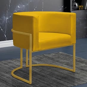 Poltrona Reforçada Decorativa Sala Nayara Base Ferro Dourado Suede Amarela