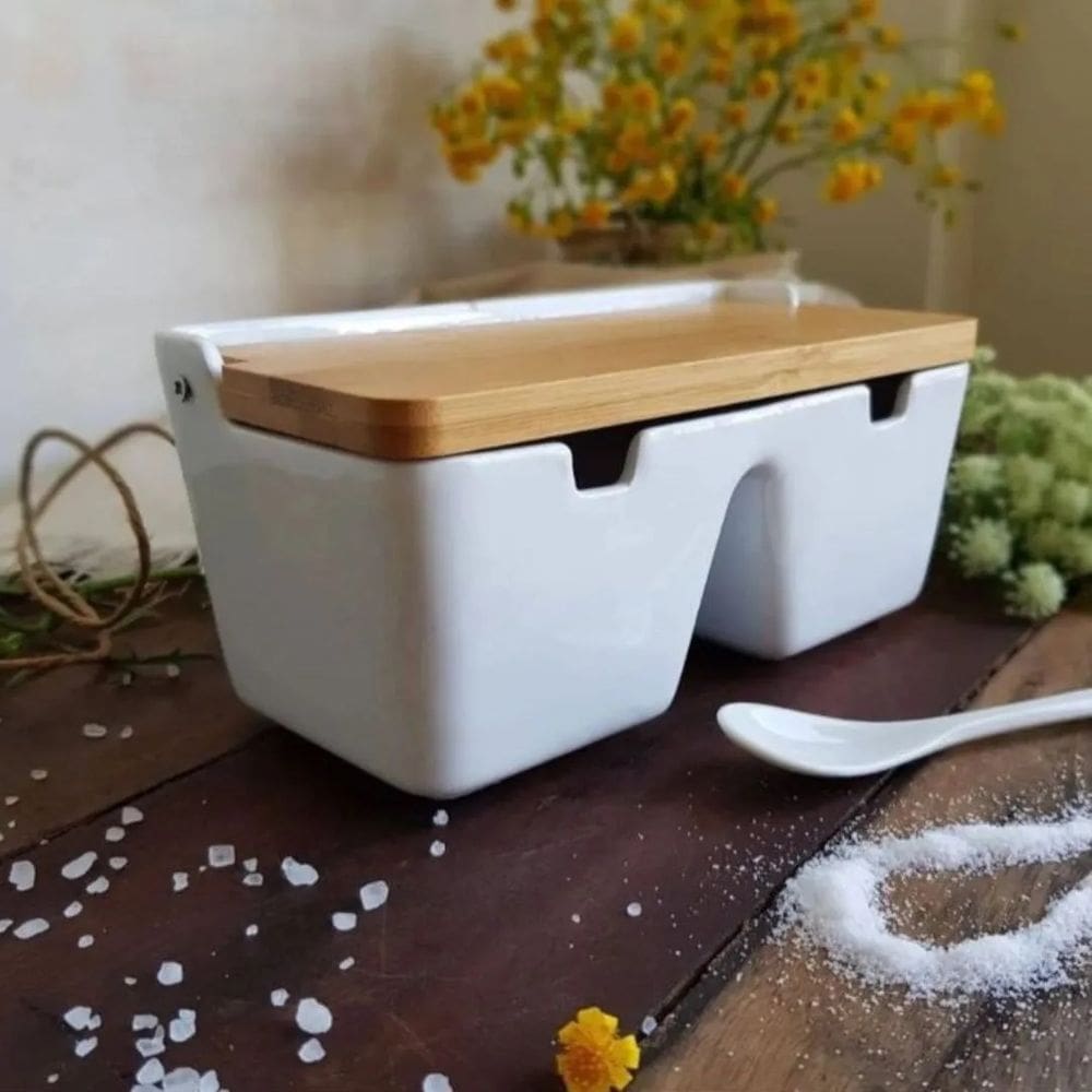 Saleiro de Mesa com 2 Divisórias de Cerâmica e Tampa de Bambu e Colher Bianco 20cm x 9cm