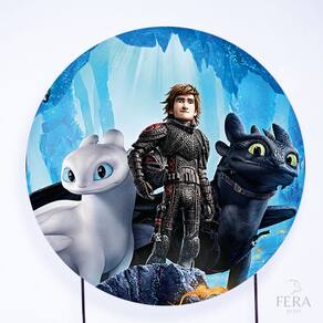 Painel Decorativo para Festa 1,80x1,80 metros Vesti Fácil com Elástico Como Treinar seu Dragão - Fera Print