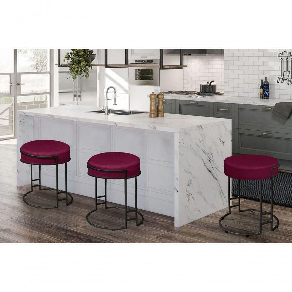 Puff Decorativo Sarah Sala E Recepção Metal Preto Em Veludo