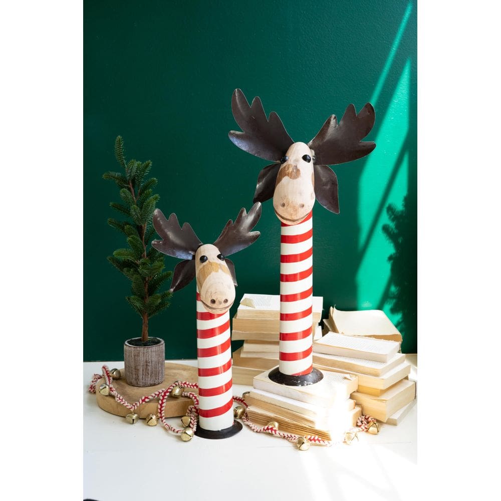 Conjunto de esculturas: 2 alces de ferro reciclado com bases de madeira pintada