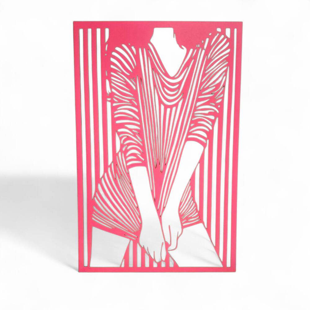 Placa Decorativa Mulher em Perspectiva em Mdf Cor Rosa 57 cm