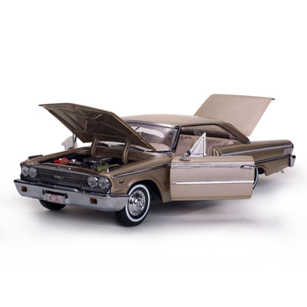 Miniatura Ford Galaxie 500XL 1963 1/18 Sun Star Detalhado