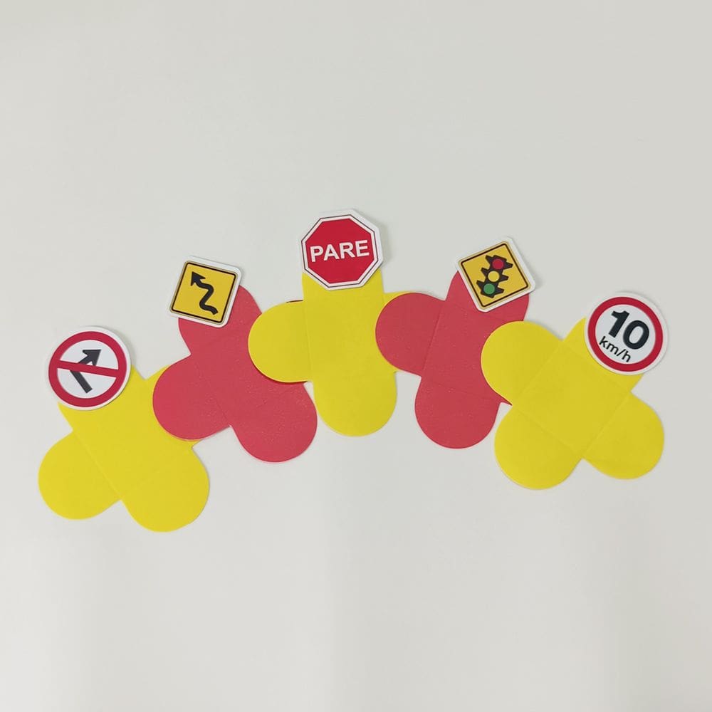 Forminha 4 Pétalas para Docinhos Carros Trânsito 25 unidades
