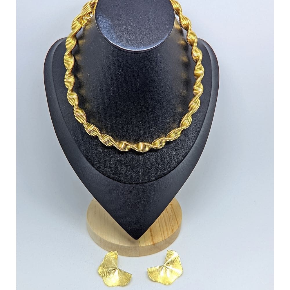 Kit Colar e Brincos leque Antialérgico Choker torcido Mola elos andulado Folheado Ouro Dourado acessórios Moda Feminina