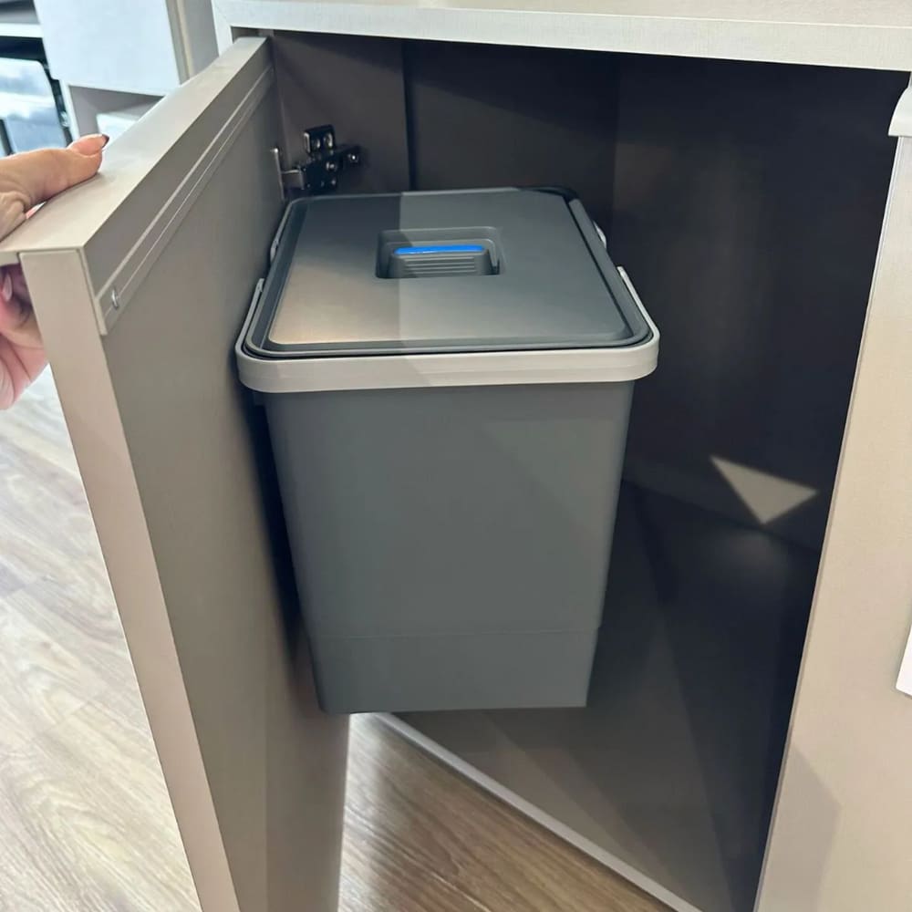 Liiisページ Lixeira Inox C/tamp Basculante 15, 5x17cm Brinox Decorline