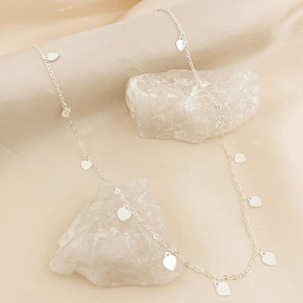 Colar Longo Corações Lisos Banhado a Prata