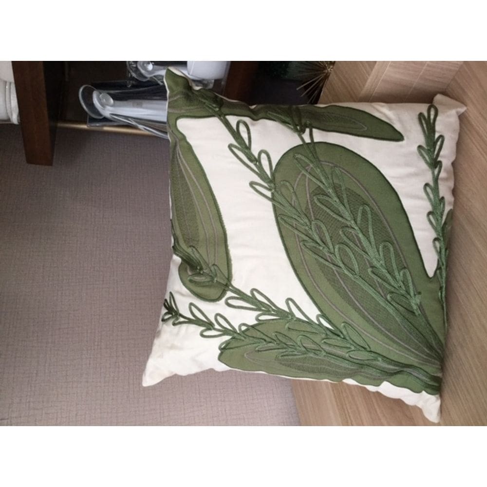 Almofada Linho aplique Rami c/ Aplique 52 x 52 cm