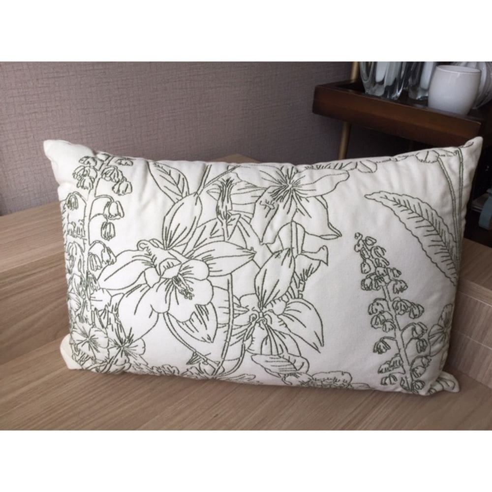 Almofada sarja Bege bordado fino pincel  Verde 35 x 52 cm