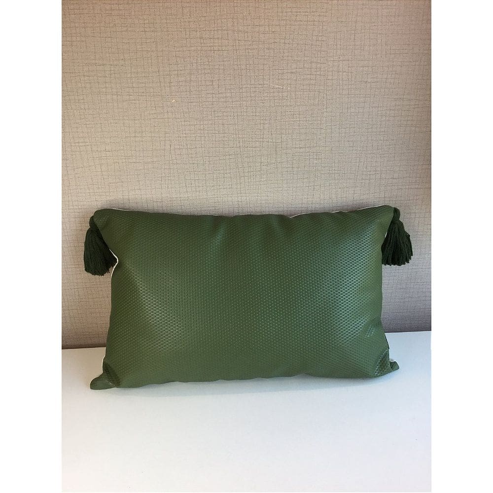 Almofada de Couro Snake Dupla Face com Pingente  35 x 52 cm