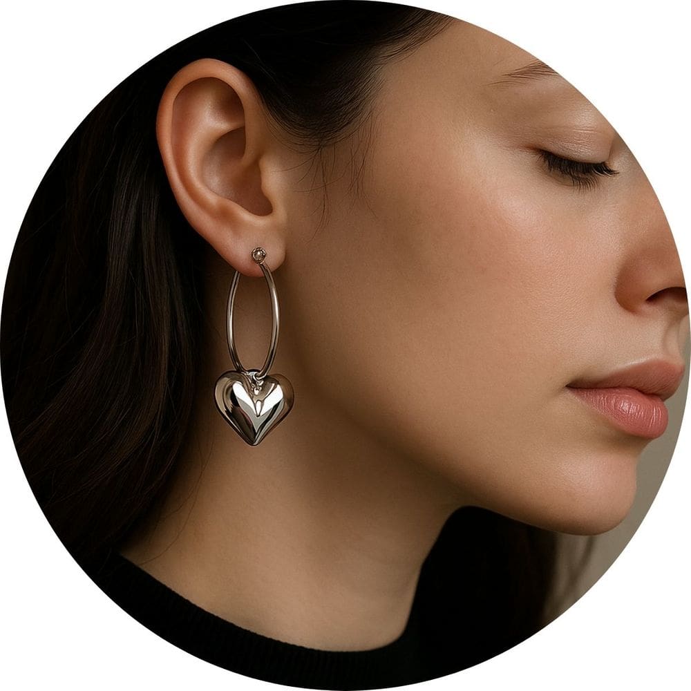 Brinco Argola Prateado com Pingente Coração Luxo