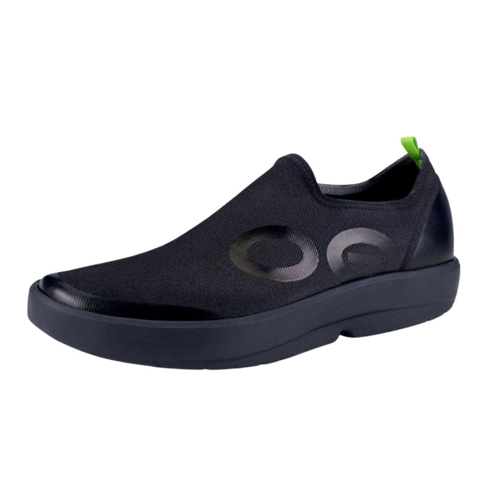 Sapatos OOFOS OOMG masculinos Low EEZEE pretos M14