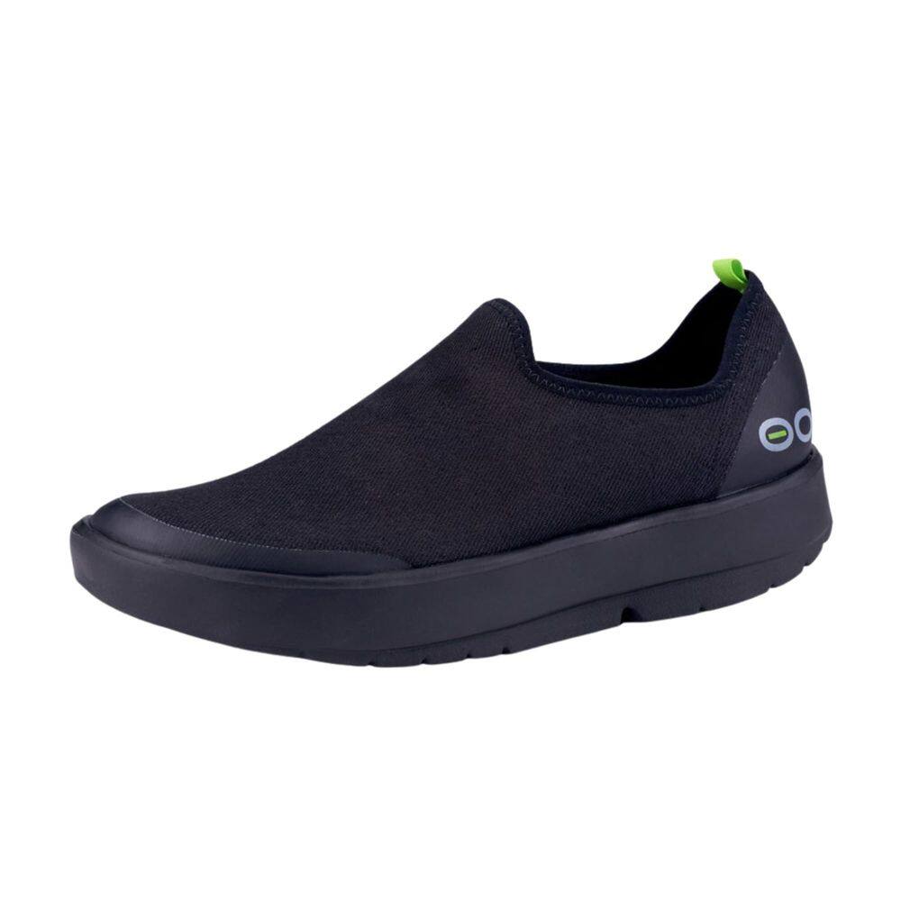 Sapato de recuperação OOFOS oOMG eeZee Low Black, tamanho 6