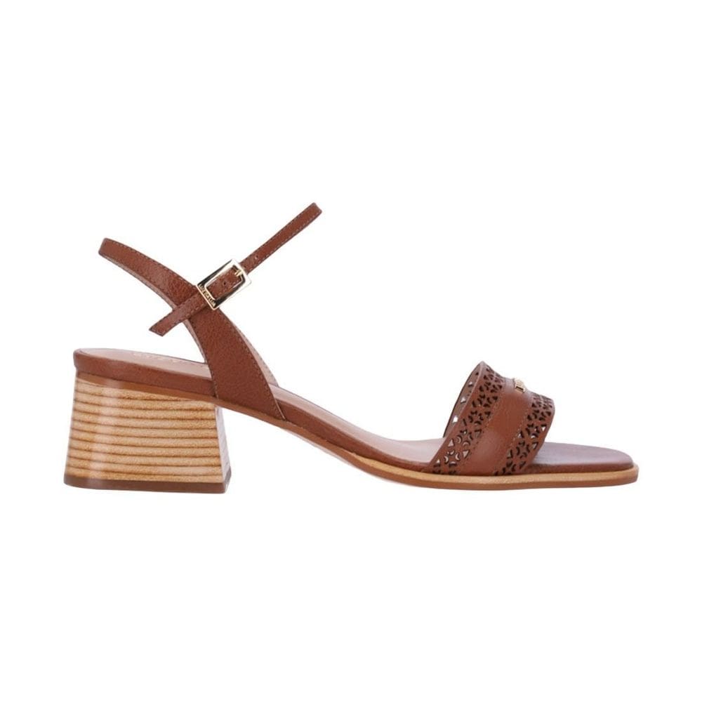 Sandália Luz da Lua Salto Bloco com Tiras Vazadas