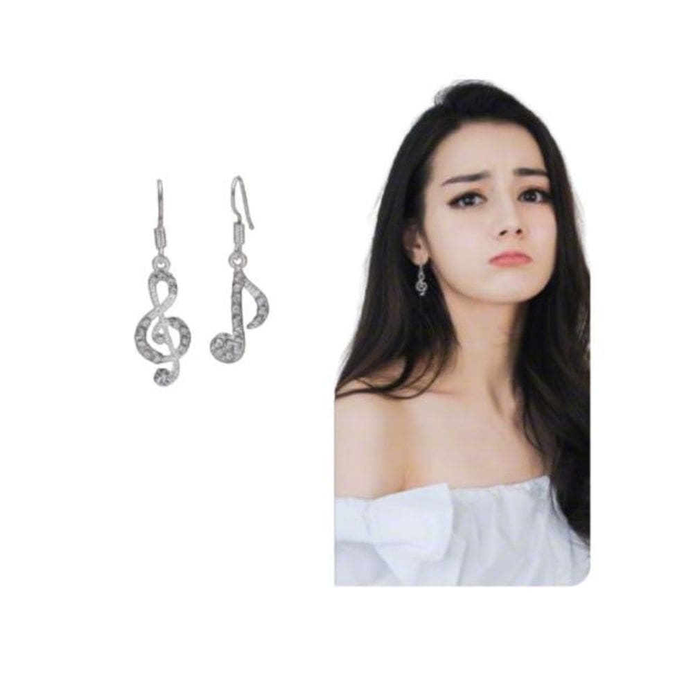 Brinco Prateado Stras Notas Musicais Modelo