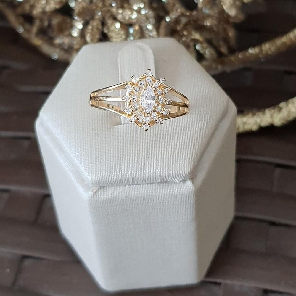 Anel Lean Com Zirconias Cristais  Folheado A Ouro 18K