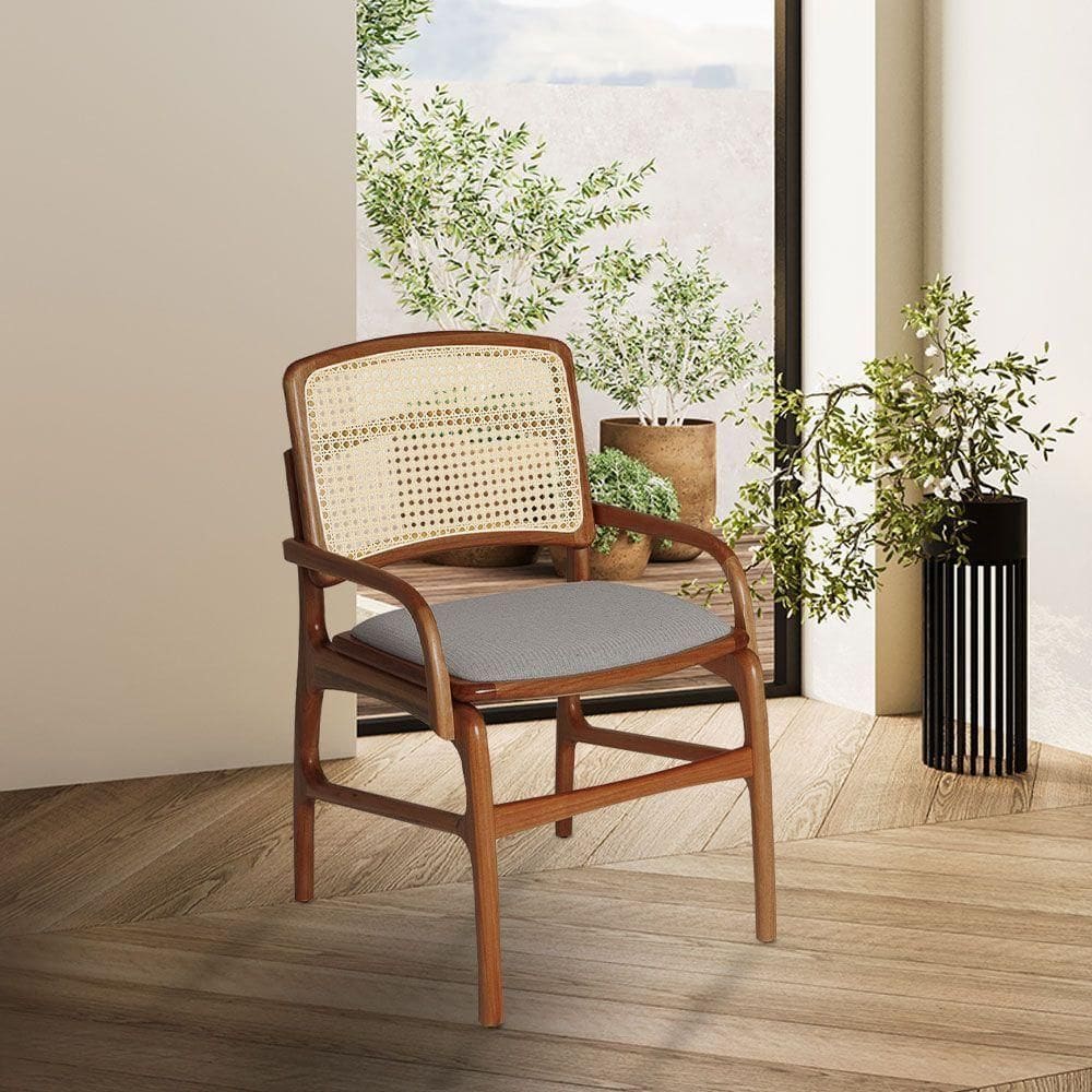 Cadeira De Jantar Florença Madeira Jequitibá Terra Com Estofado Linho Cinza Encosto De Palha E Braço